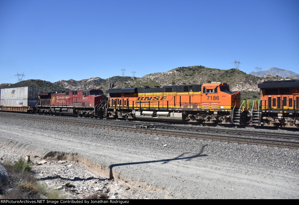 BNSF 7186